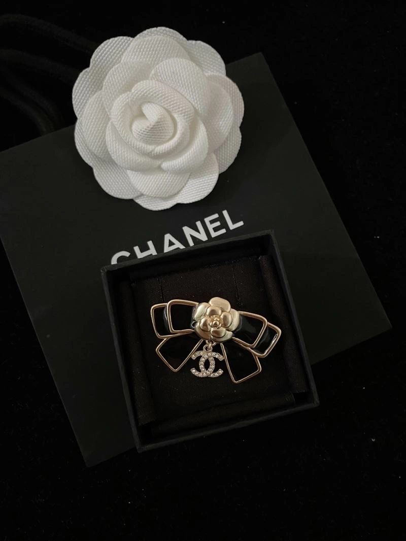 Versatile Chanel Brooches 228309