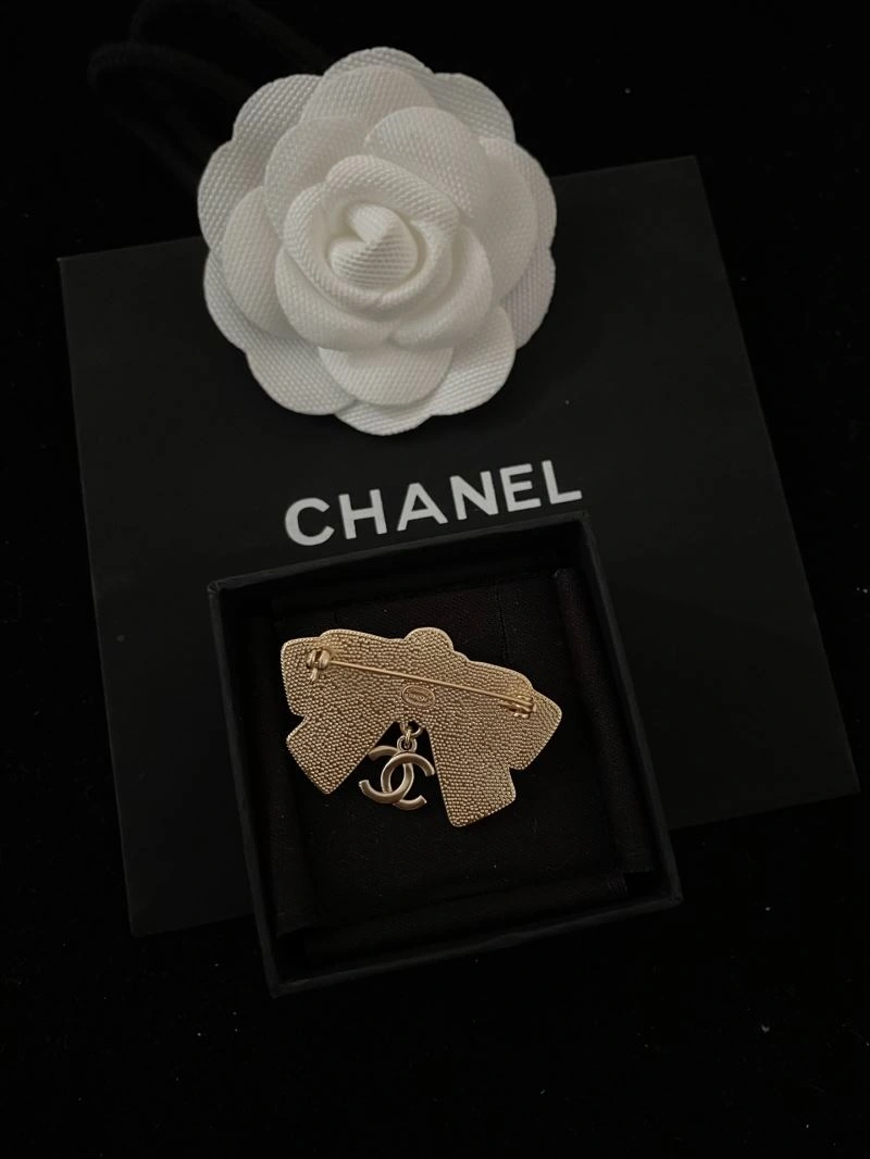 Versatile Chanel Brooches 228309