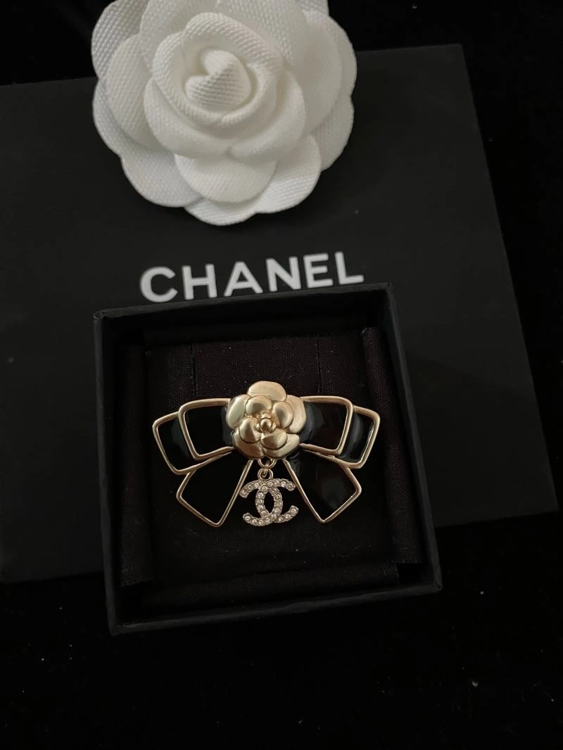Versatile Chanel Brooches 228309