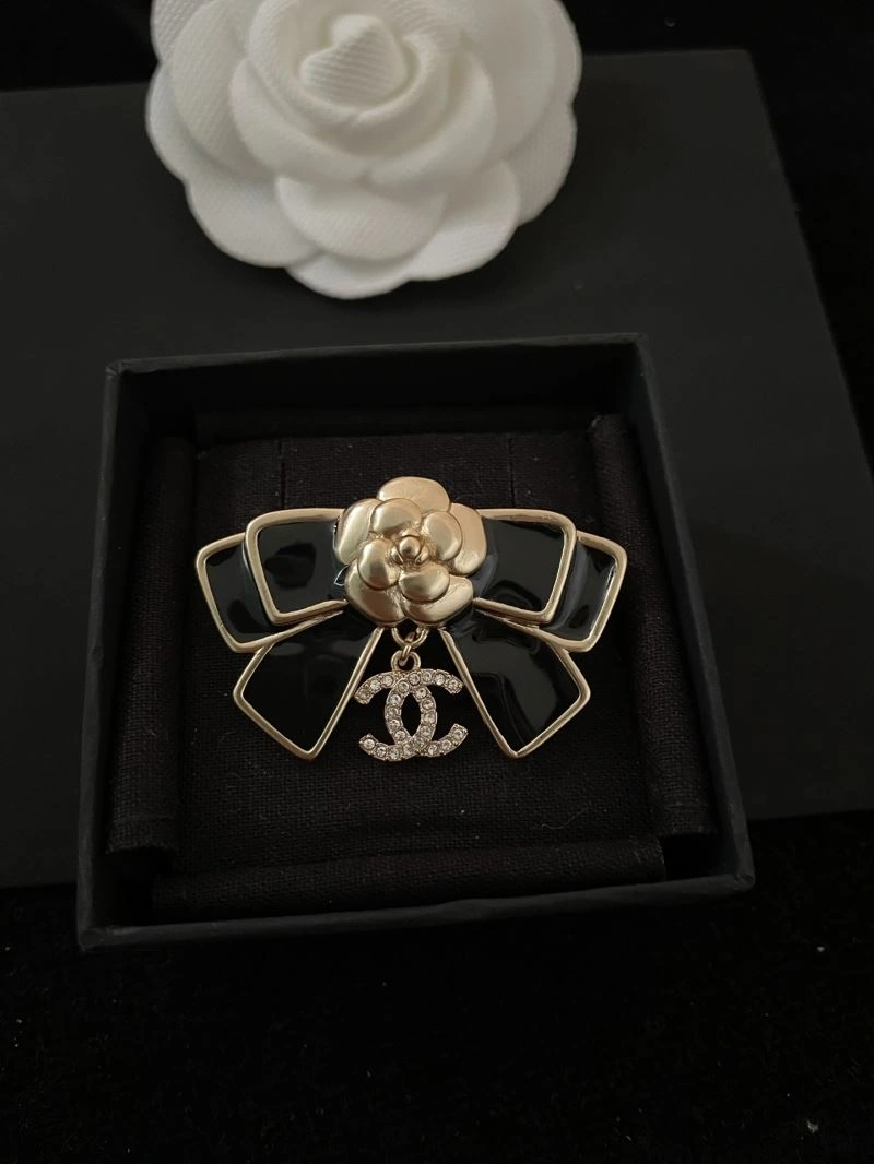 Versatile Chanel Brooches 228309