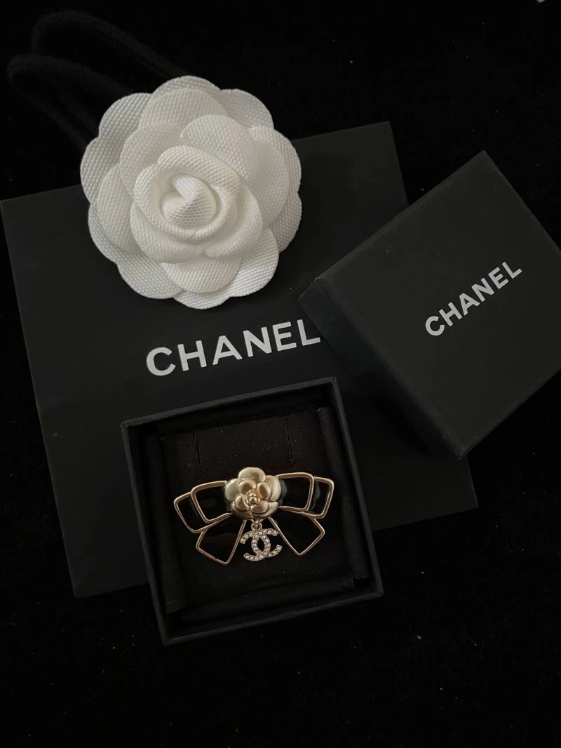Versatile Chanel Brooches 228309
