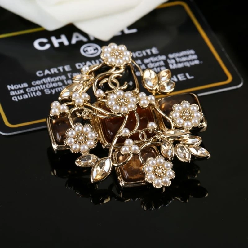 Chanel Brooches Affordable 228312