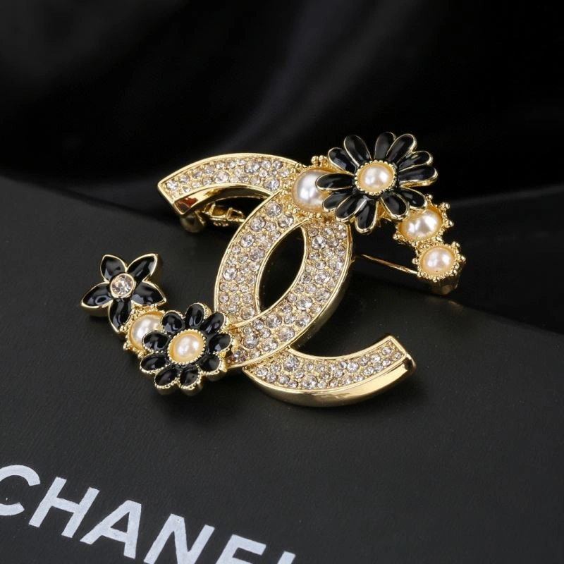 Timeless Chanel Brooches 228276