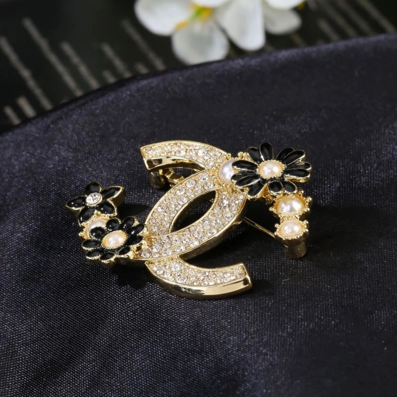 Timeless Chanel Brooches 228276