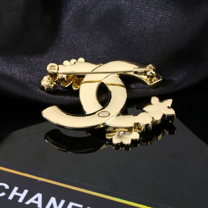 Timeless Chanel Brooches 228276