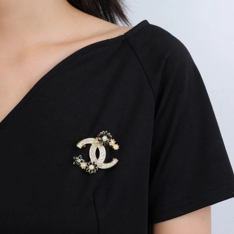 Timeless Chanel Brooches 228276