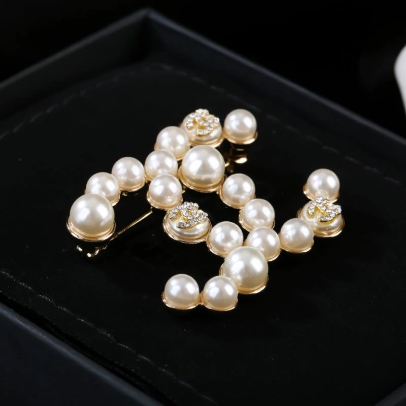 MultiPurpose Chanel Brooches 228307