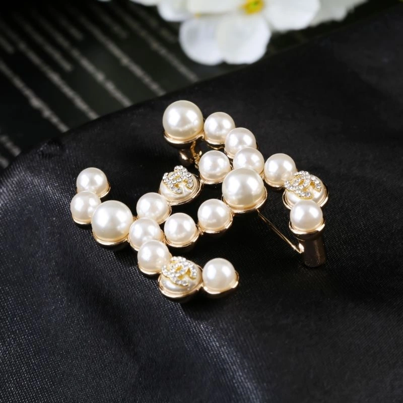 MultiPurpose Chanel Brooches 228307