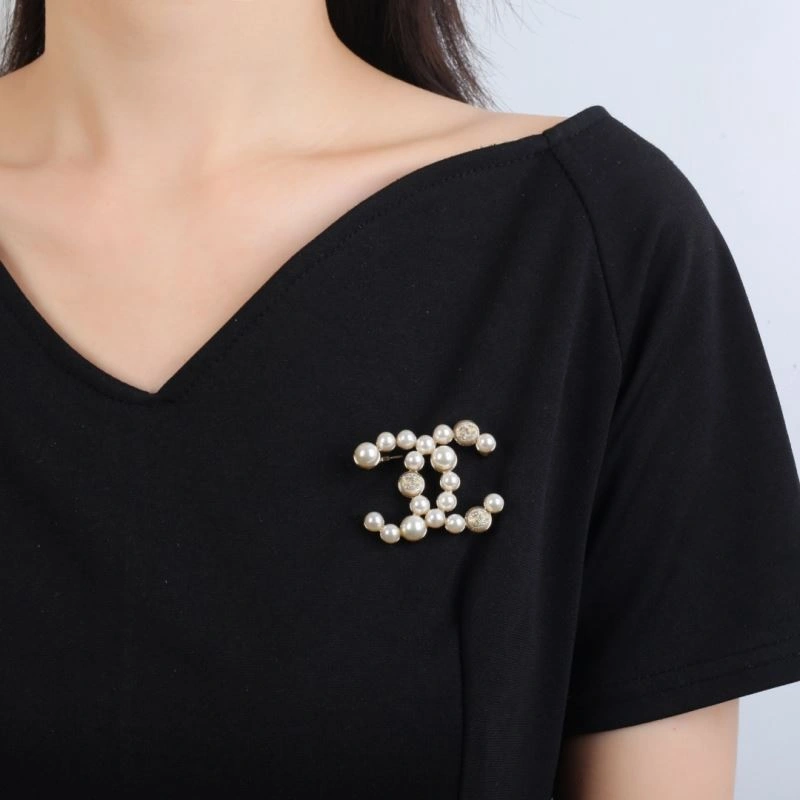 MultiPurpose Chanel Brooches 228307