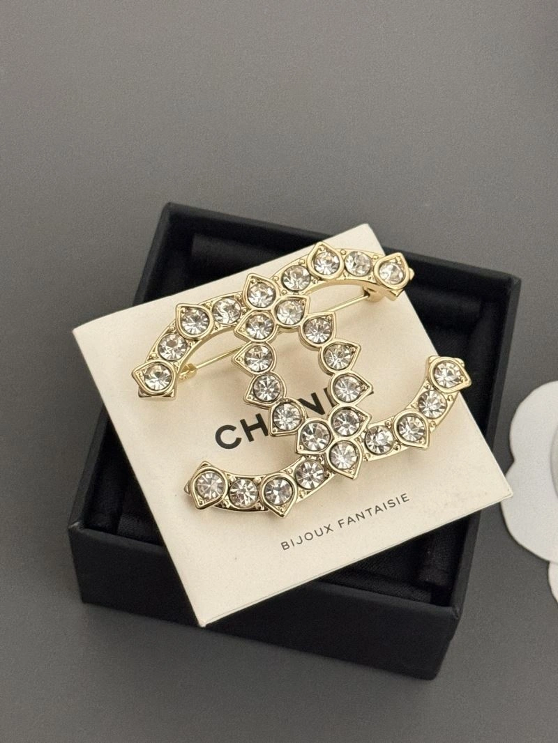 Stylish Chanel Brooches 228272