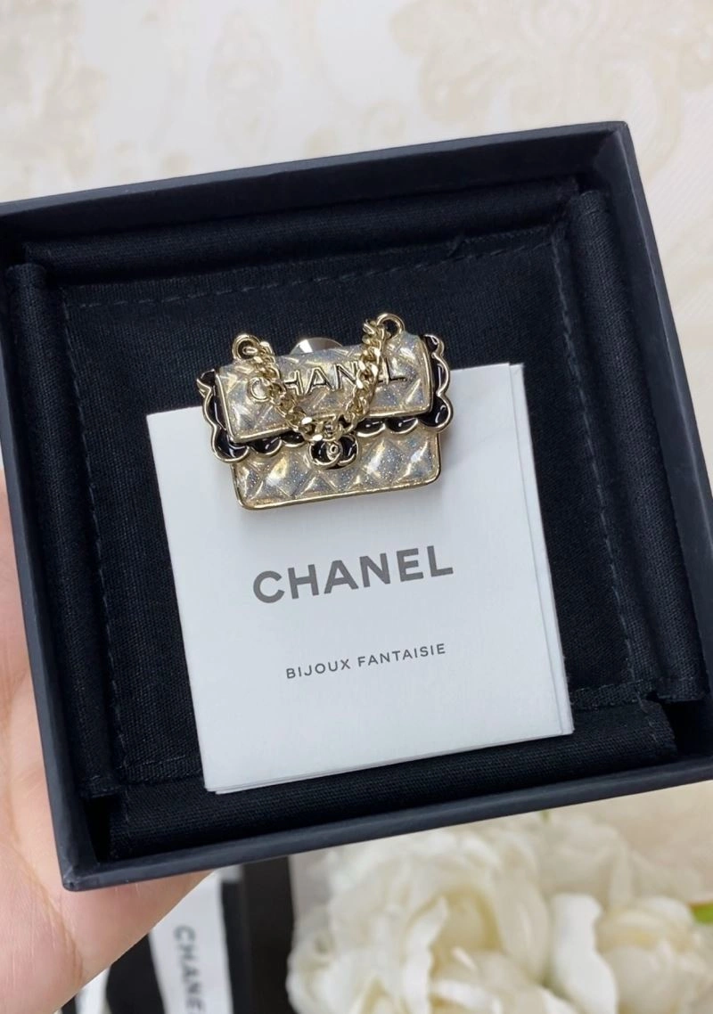FashionForward Chanel Brooches 228257