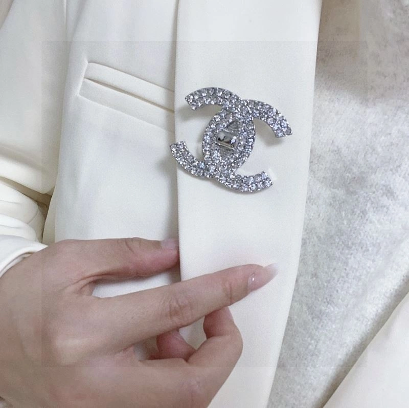 Chanel Brooches Comfortable 228263