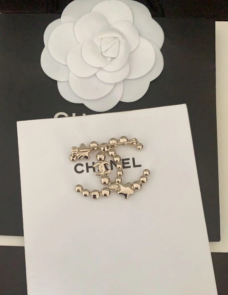 Supportive Chanel Brooches 228324
