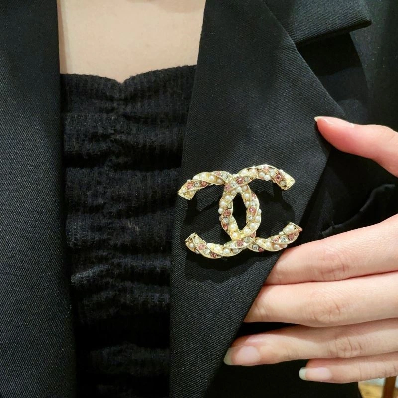 EyeCatching Chanel Brooches 228267
