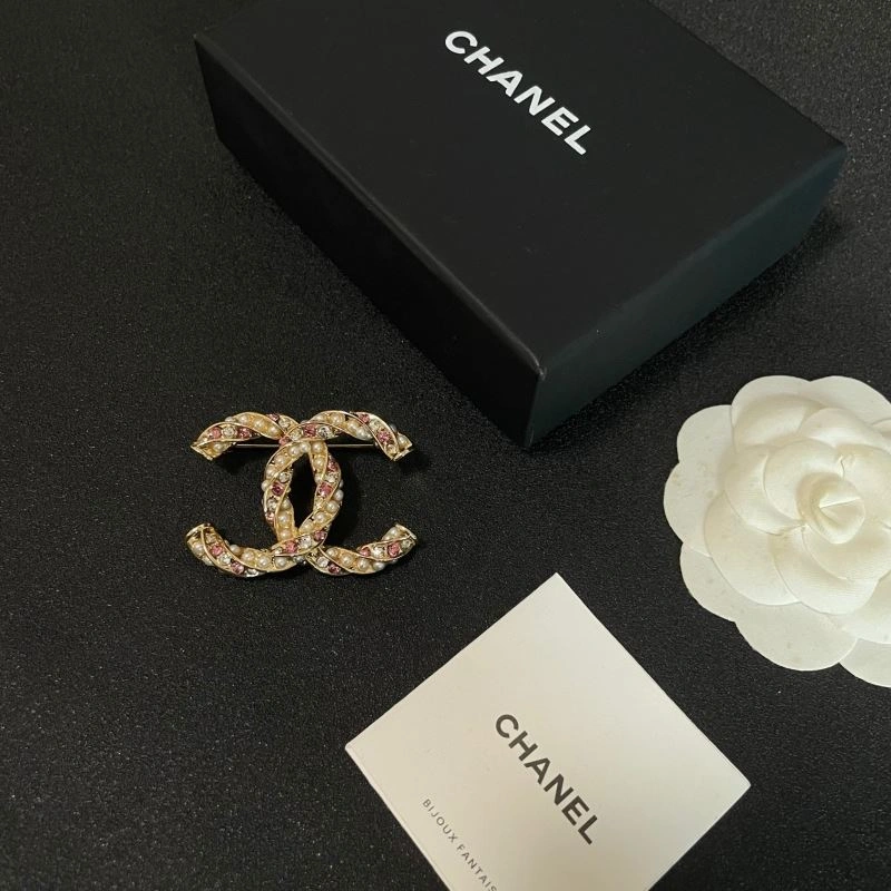 EyeCatching Chanel Brooches 228267
