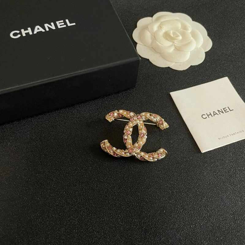 EyeCatching Chanel Brooches 228267