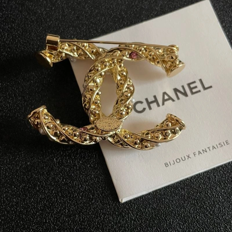 EyeCatching Chanel Brooches 228267
