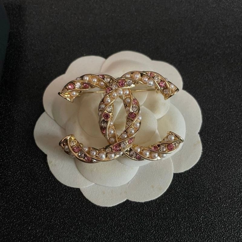 EyeCatching Chanel Brooches 228267