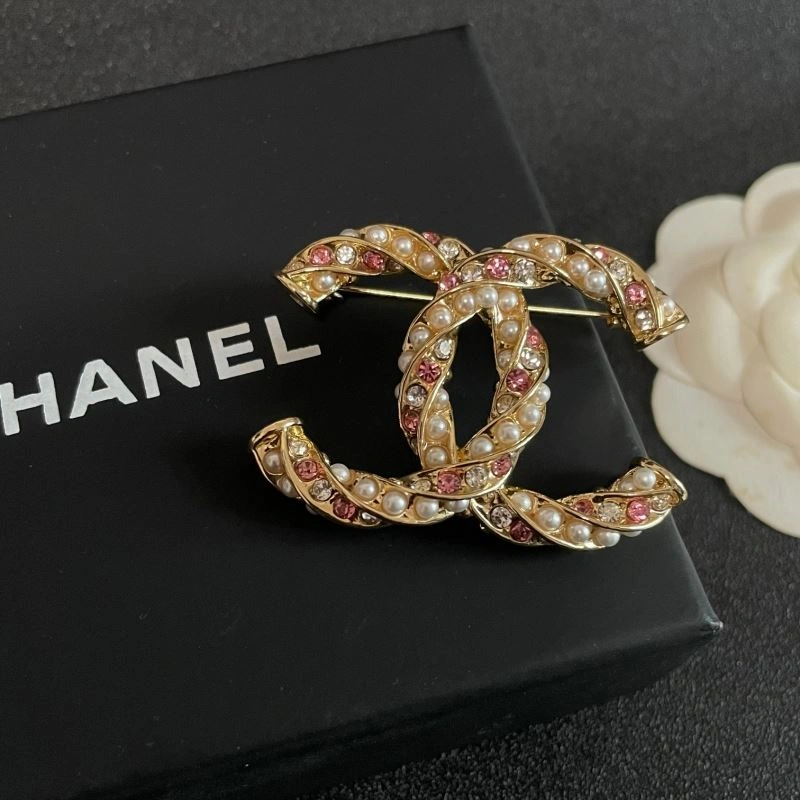 EyeCatching Chanel Brooches 228267