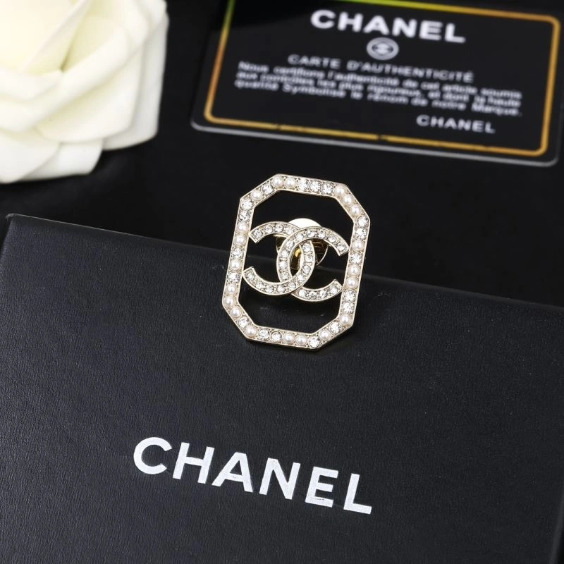 Effortless Chanel Brooches 228244