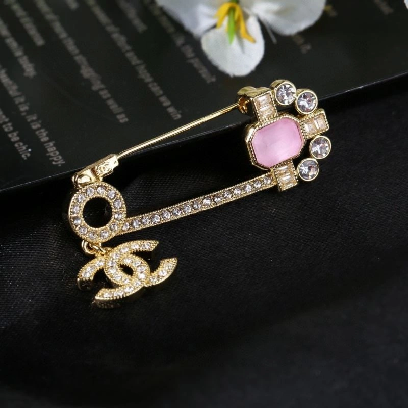 MoistureWicking Chanel Brooches 228242
