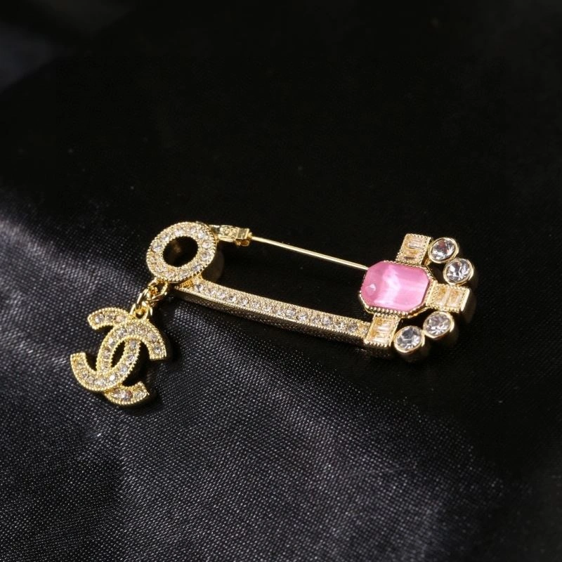 MoistureWicking Chanel Brooches 228242