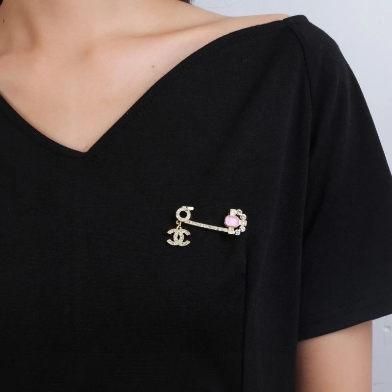 MoistureWicking Chanel Brooches 228242