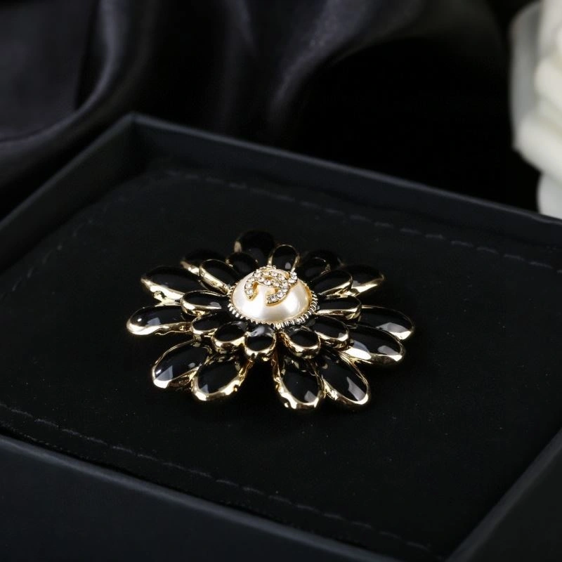 Chanel Brooches Comfortable 228216