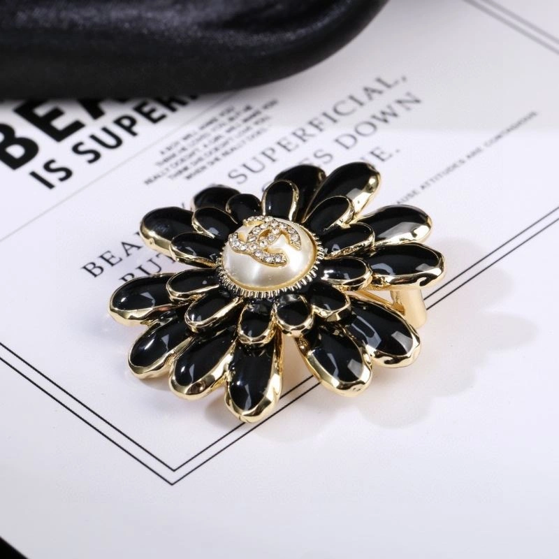 Chanel Brooches Comfortable 228216
