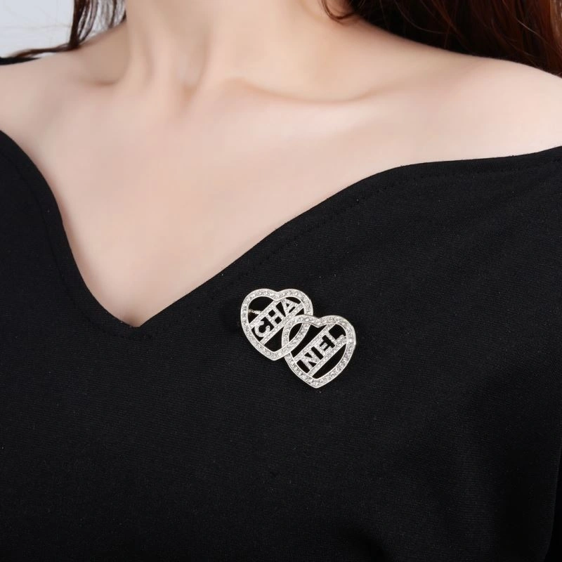 SmoothTexture Chanel Brooches 228219