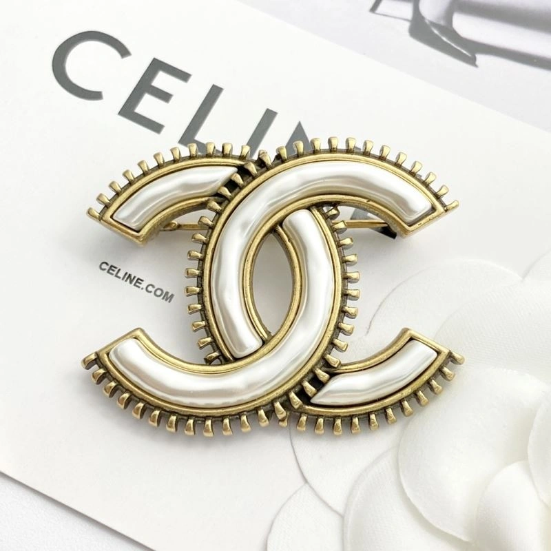 Refined Chanel Brooches 228220