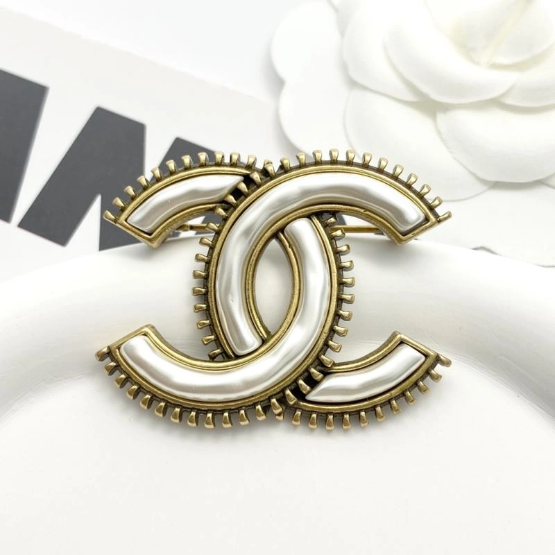 Refined Chanel Brooches 228220