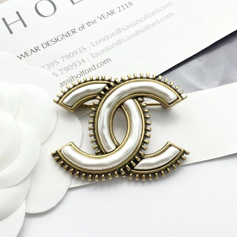 Refined Chanel Brooches 228220