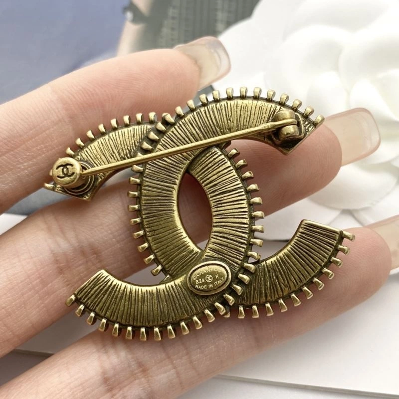 Refined Chanel Brooches 228220