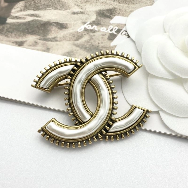 Refined Chanel Brooches 228220