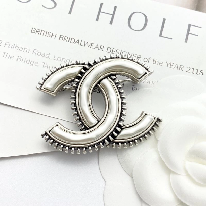 Reliable Chanel Brooches 228288
