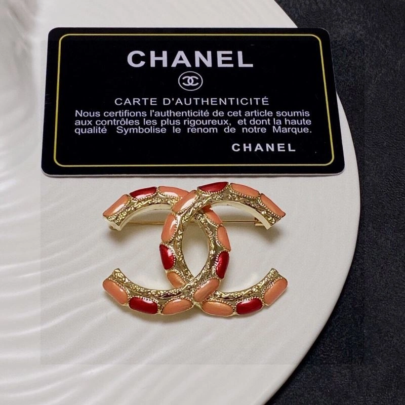 Minimalist Chanel Brooches 228252