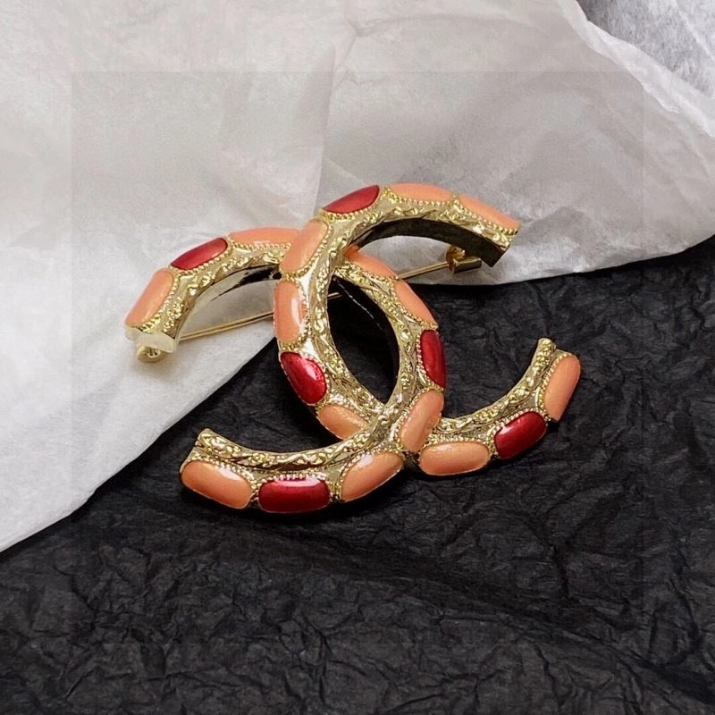 Minimalist Chanel Brooches 228252