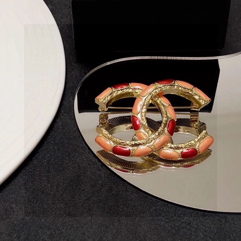 Minimalist Chanel Brooches 228252