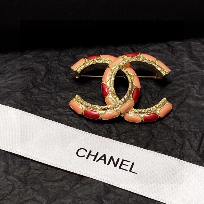 Minimalist Chanel Brooches 228252
