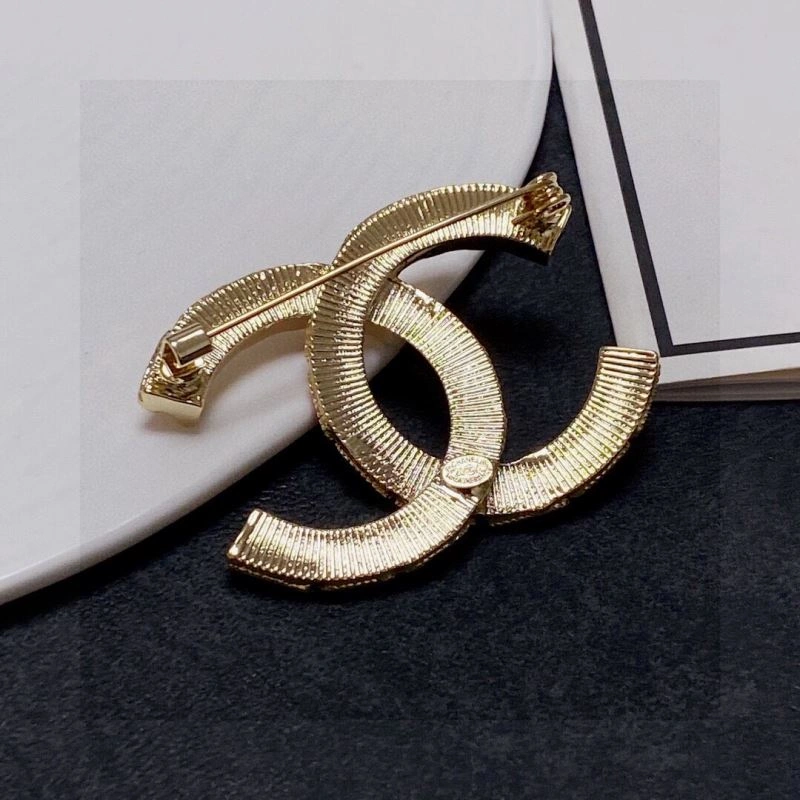 Minimalist Chanel Brooches 228252