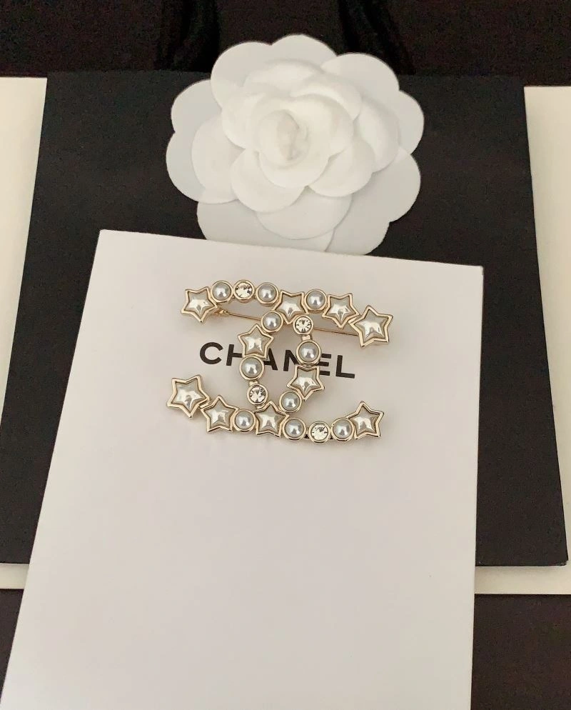 Snug Chanel Brooches 228212