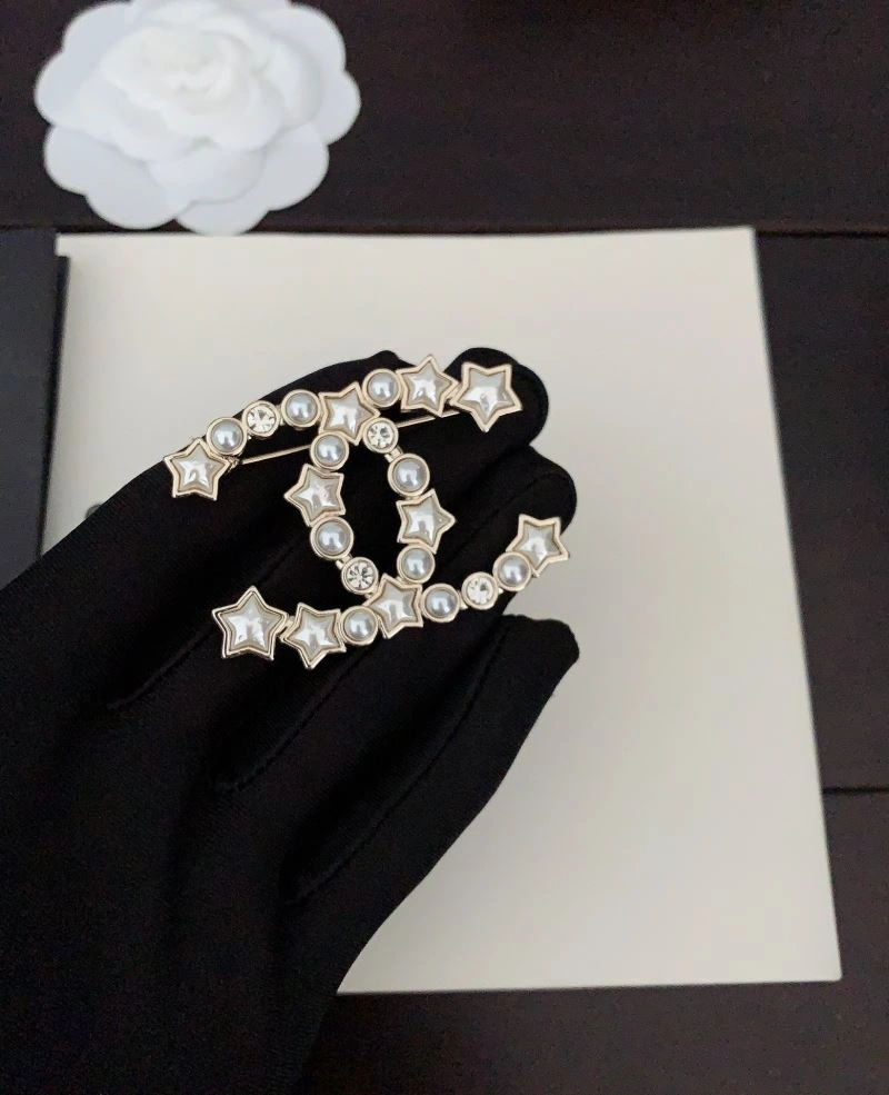 Snug Chanel Brooches 228212
