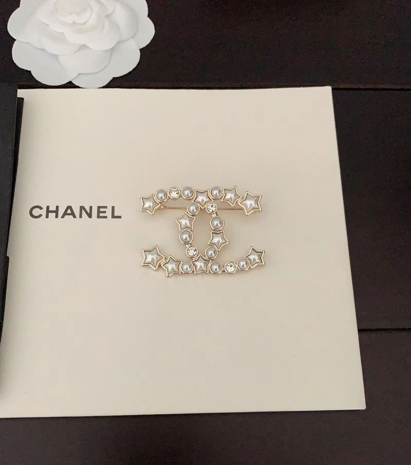Snug Chanel Brooches 228212