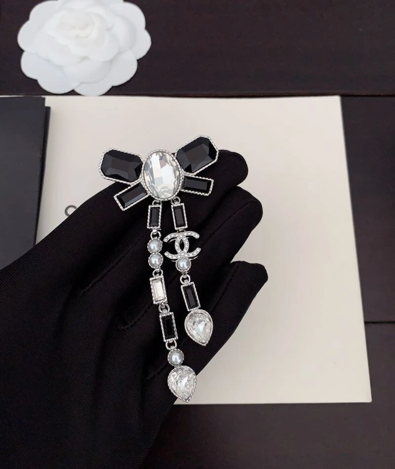 OnTrend Chanel Brooches 228217