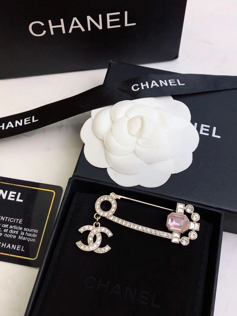Chanel Brooches Affordable 228205