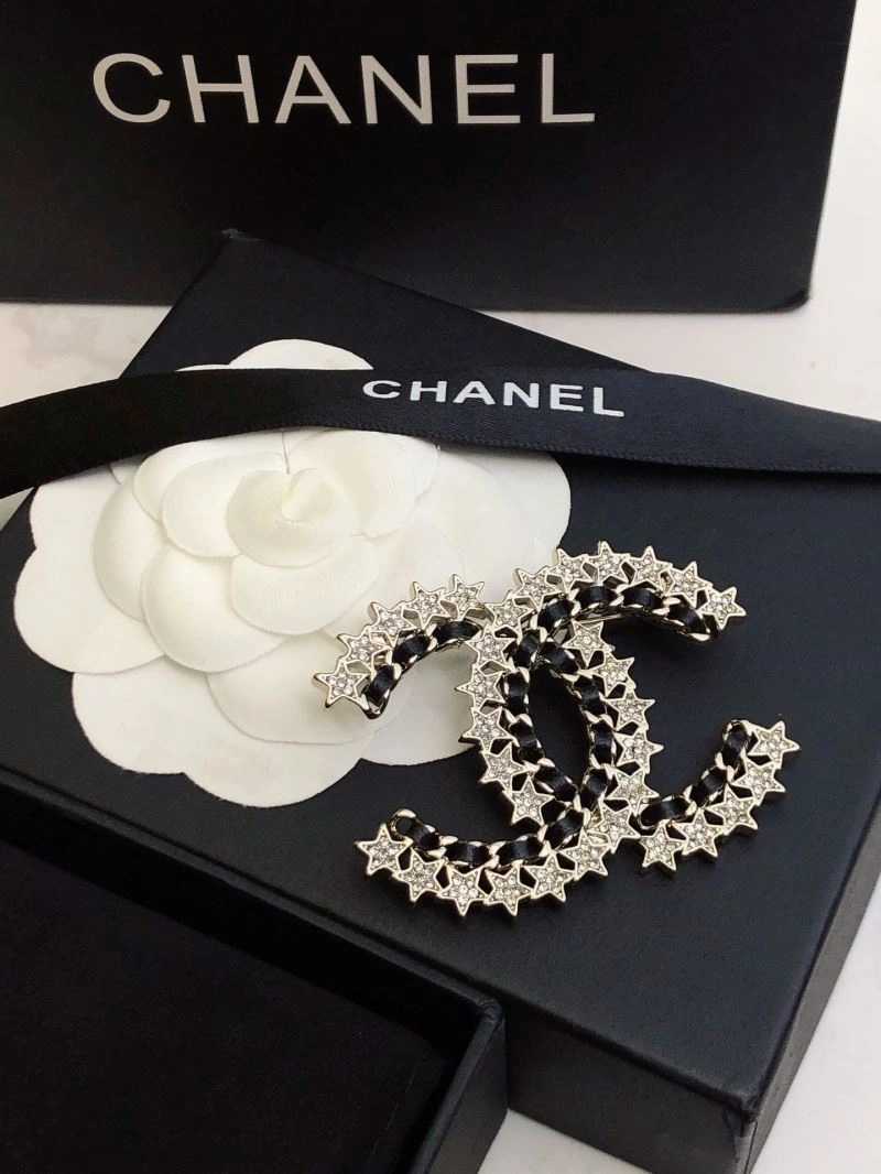 Comfortable Chanel Brooches 228206