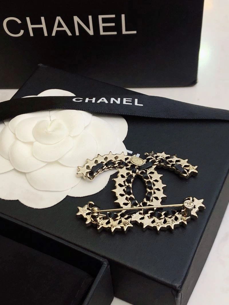 Comfortable Chanel Brooches 228206