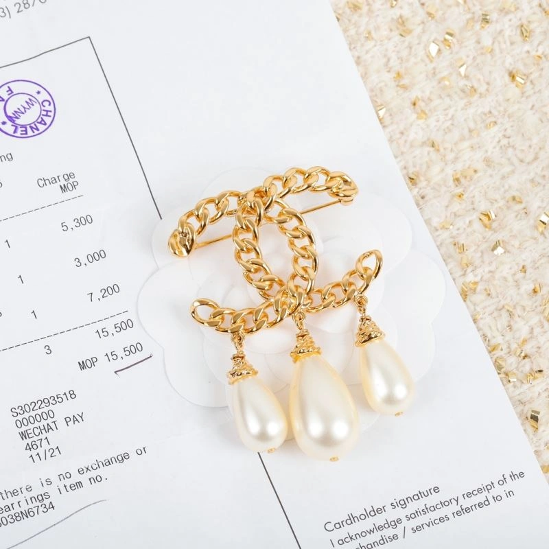 FreshLook Chanel Brooches 228189