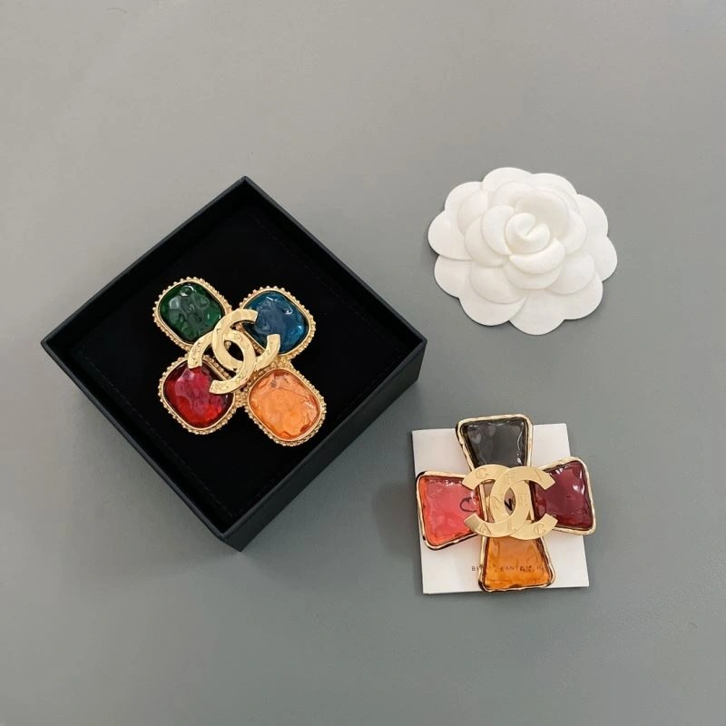 Resilient Chanel Brooches 228182
